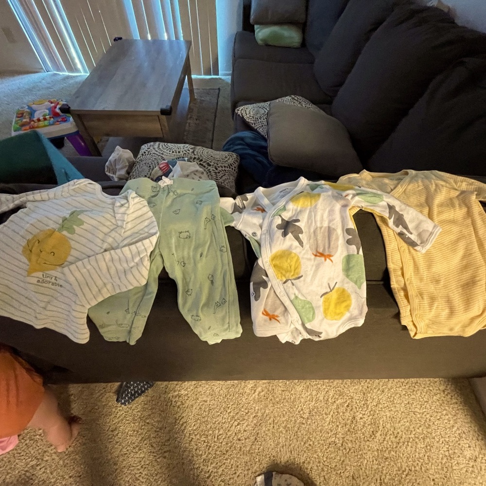 Carters bundle baby boy clothes - gender neutral colors